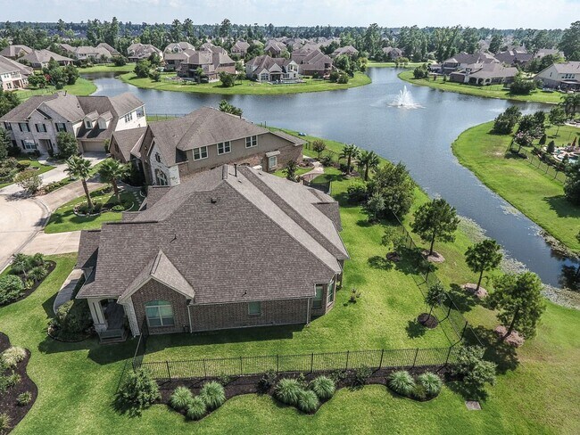 Building Photo - 154 W Hullwood Ct