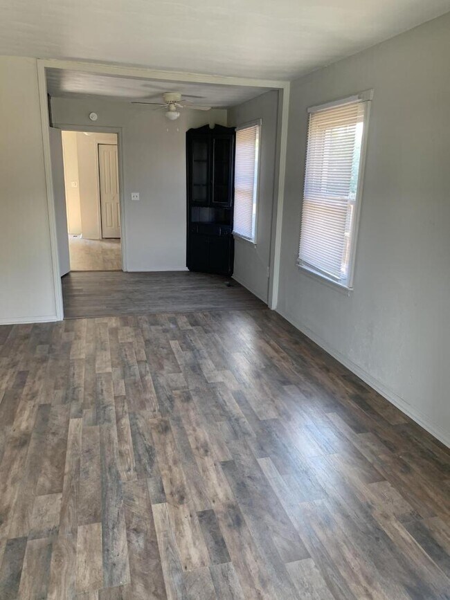 Building Photo - 405 E Rickenbacker Dr