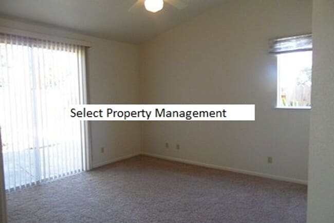 Building Photo - Woodcreek Oaks home - three bedroom