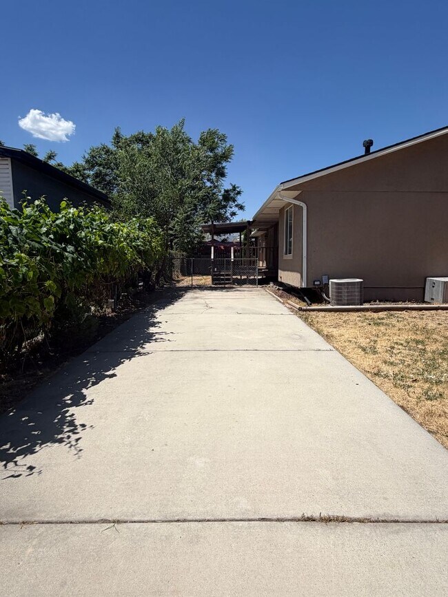 Building Photo - Spacious West Valley Home!!!