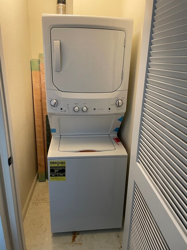 New washer dryer in unit - 1 Crescent Way