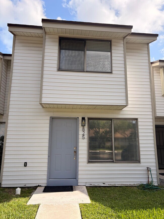 Building Photo - 9825 NW 37th St