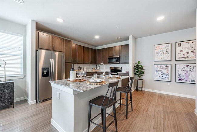 Primary Photo - 2911 El Dorado Blvd