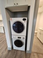 Building Photo - 522 Bridge St