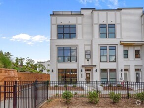 Building Photo - Townhome in West End with Rooftop Terrace ...