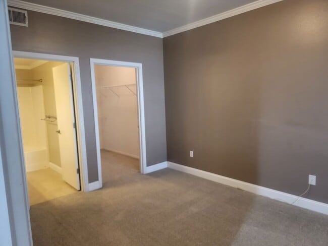 Building Photo - Adorable 2 bedroom 2 bath condo