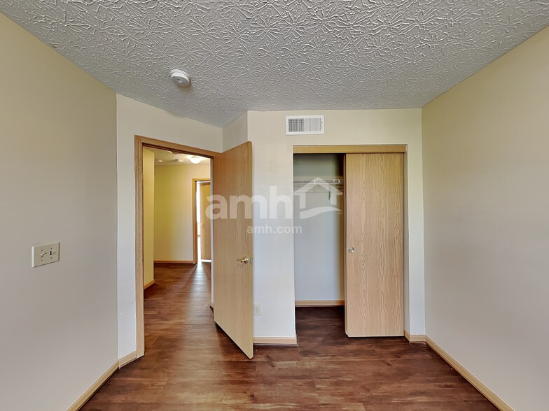 Building Photo - 5529 Hillbrook Dr