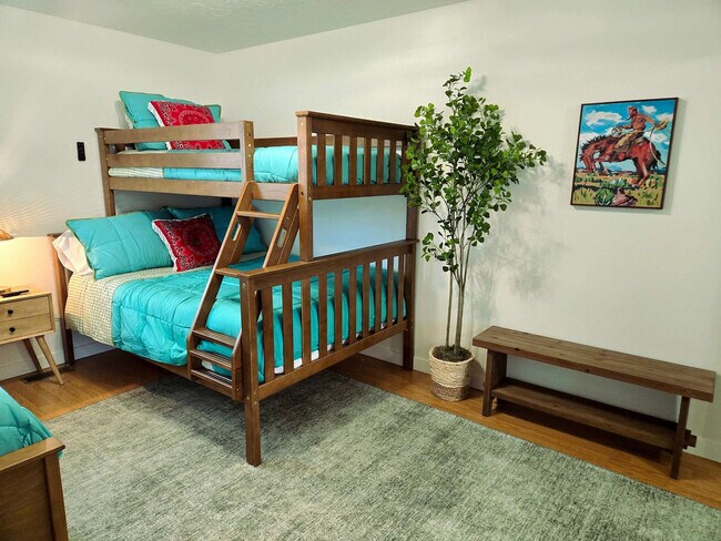 Building Photo - 2207 Parker Ave