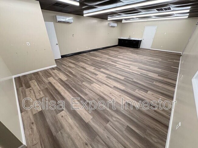 Building Photo - 2128 Broadway