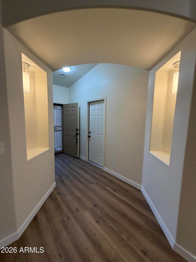 Building Photo - 46058 W Tulip Ln