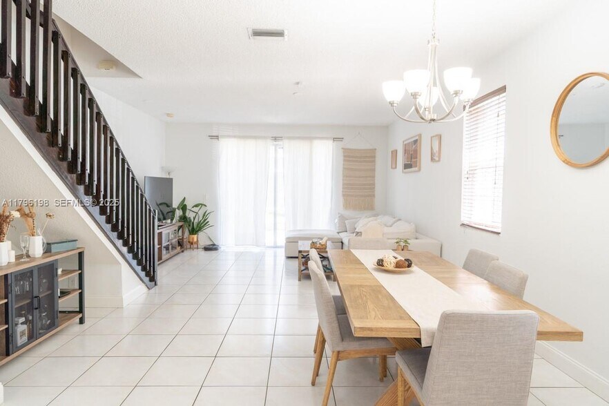 Building Photo - 1999 Madeira Dr