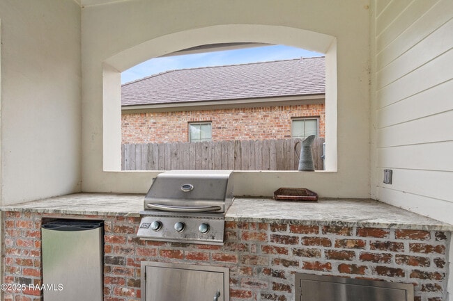 Building Photo - 311 Oats Dr