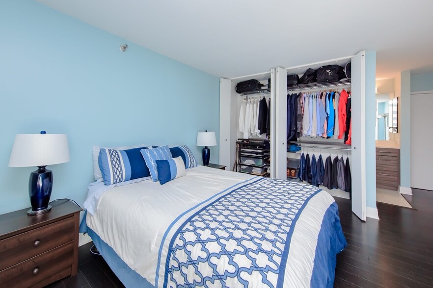 Master Bedroom - 200 N Dearborn St