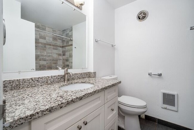 Building Photo - Beautiful 2 bedroom ready for you to call ...