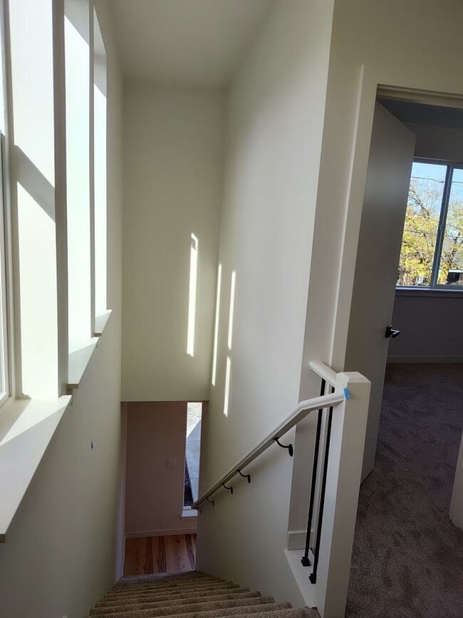 Building Photo - 4260 NE Going St