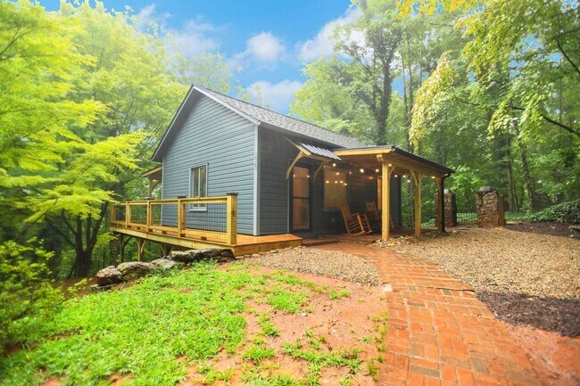 Building Photo - Charming 2BR House in Tryon