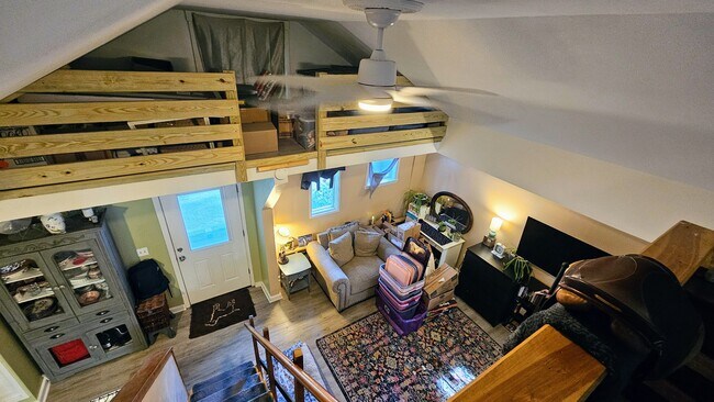 Building Photo - 6 Canaan St