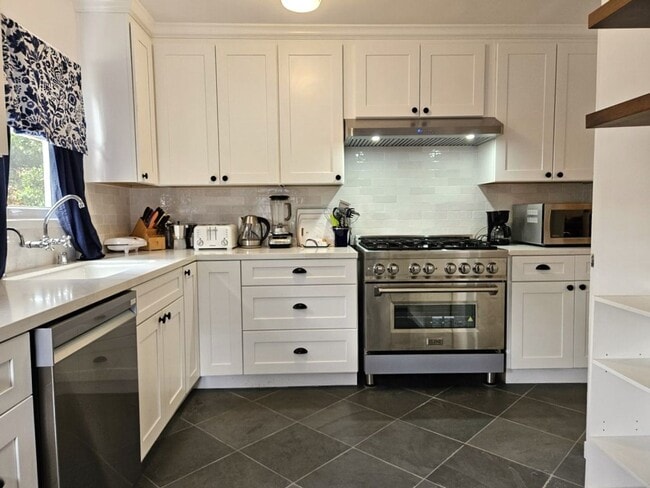 Building Photo - Charming 3 Bedroom Home in Southgate Neigh...
