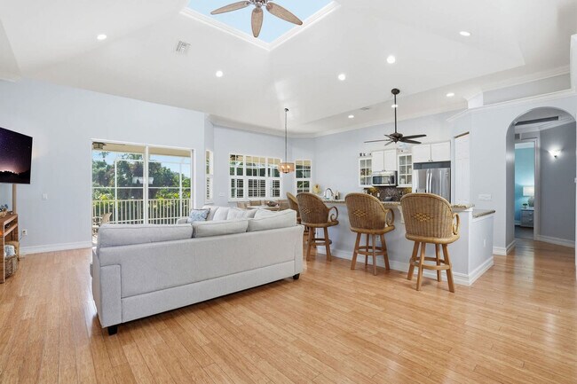 Building Photo - 3011 Pine Tree Dr