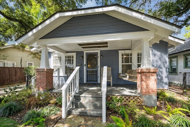 Building Photo - 907 W Melwood St
