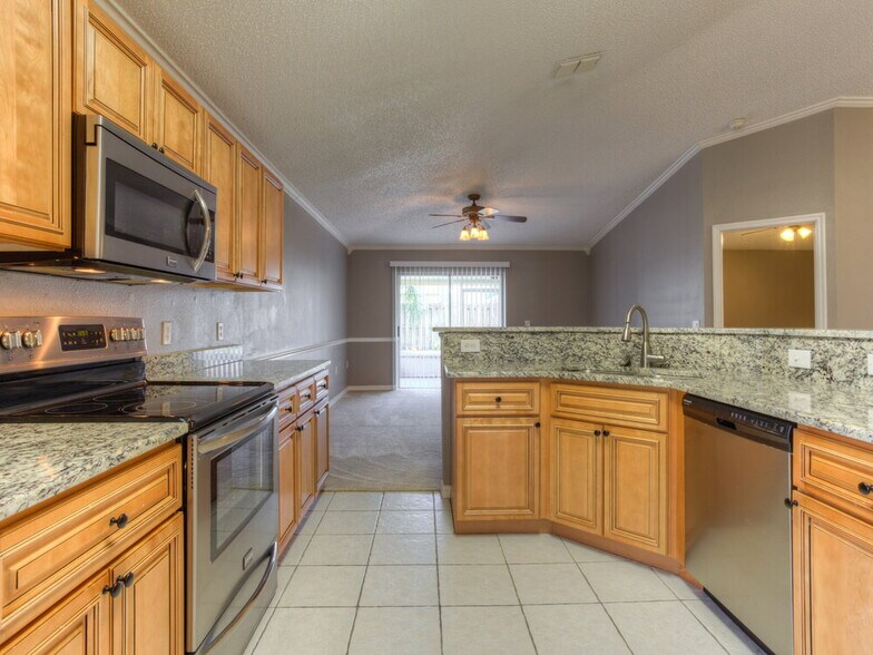 Building Photo - 12934 Lake Vista Dr