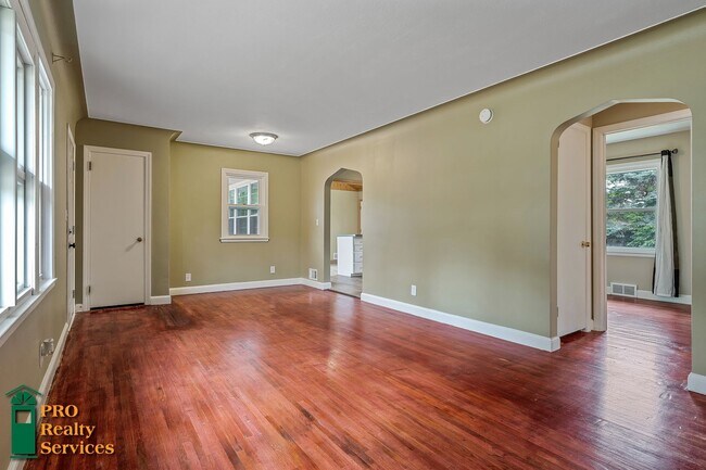 Building Photo - 4 Bedroom Home in Brooklyn Center