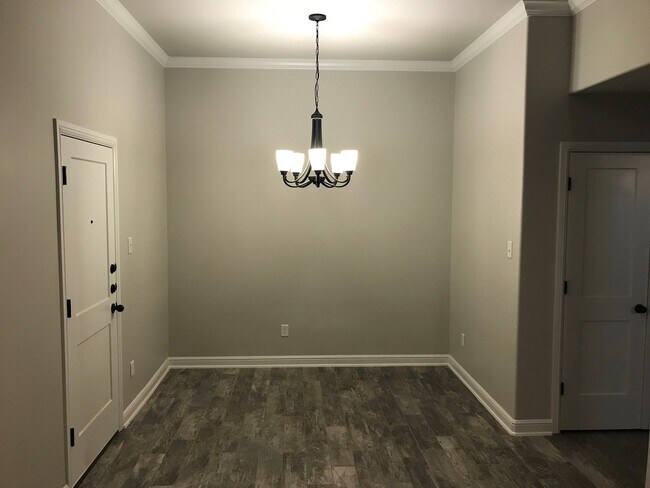 Building Photo - 2 bed/2 bath duplex text 201-231-7228 for info