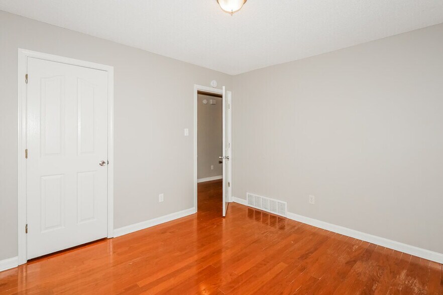 Building Photo - 7744 Shadow Glen Ln