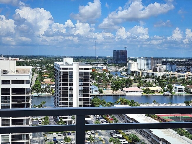 Building Photo - 2030 S Ocean Dr