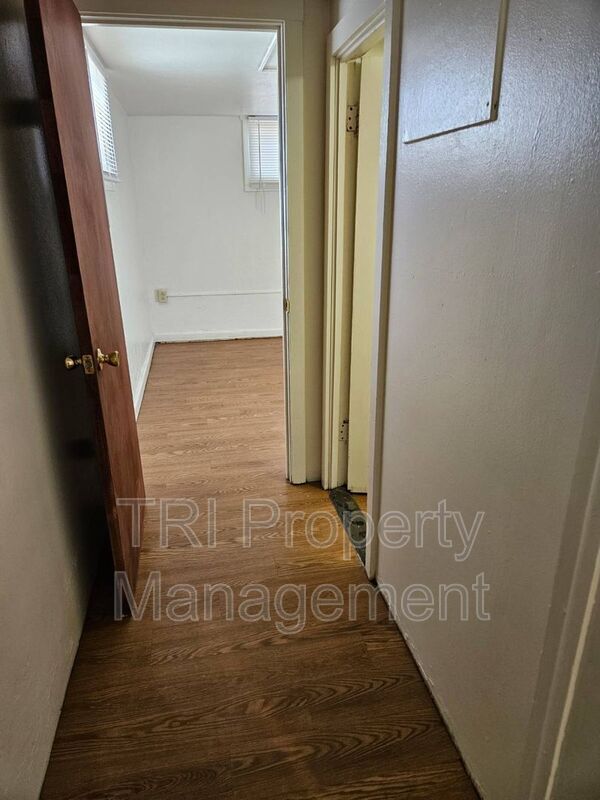Building Photo - 2204 9th St