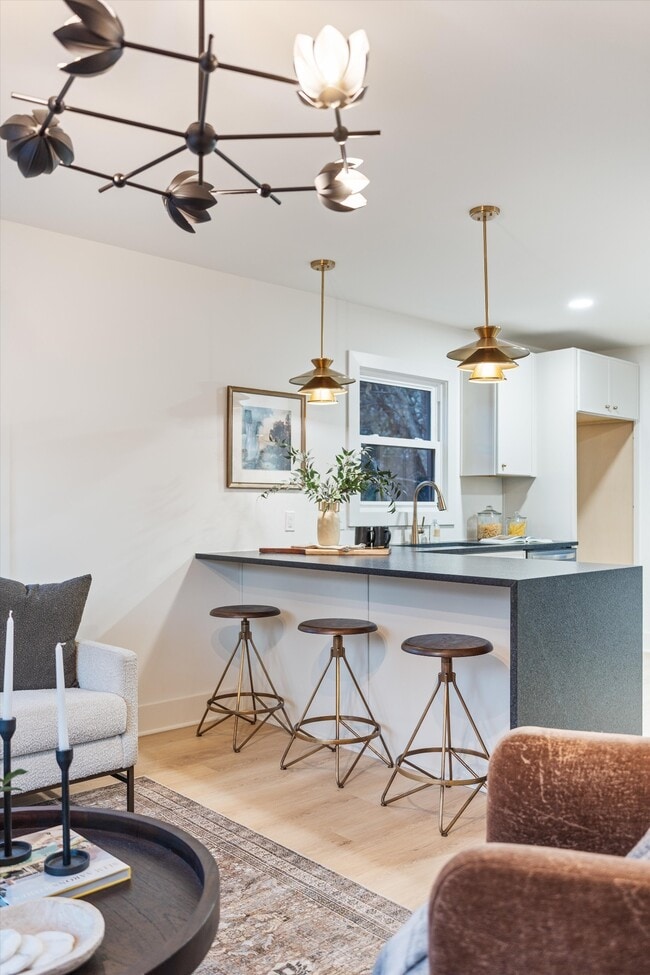 Building Photo - 603 N 5th St