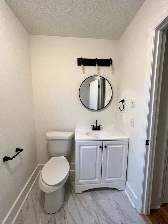 Building Photo - Newly renovated 3bed/2bath in east ridge for Rent!