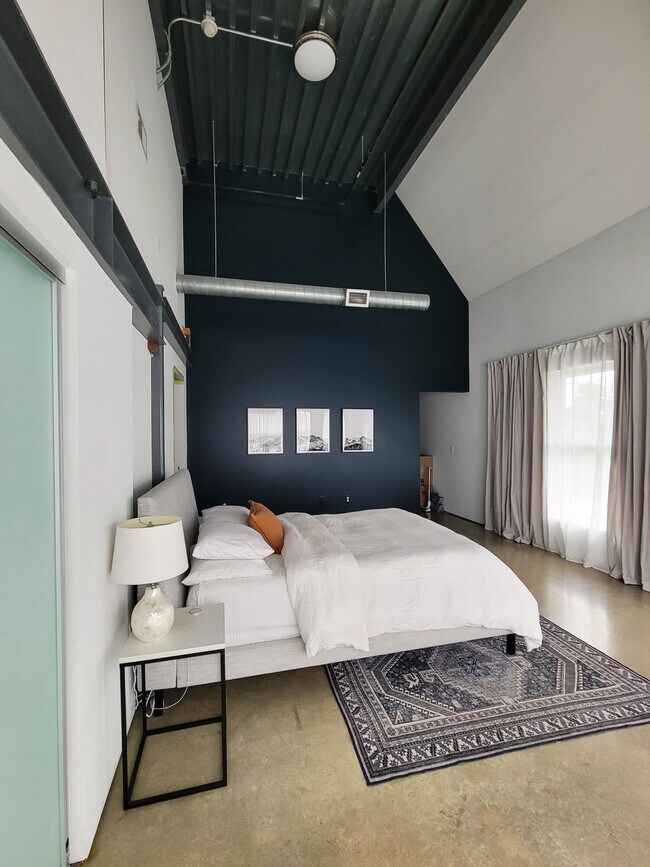 Building Photo - 300 Hamilton St