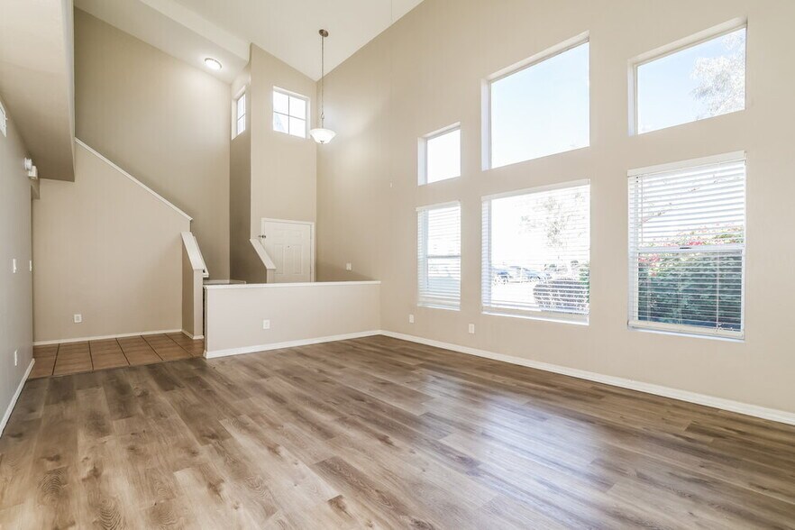 Building Photo - 2345 E Gelding Dr