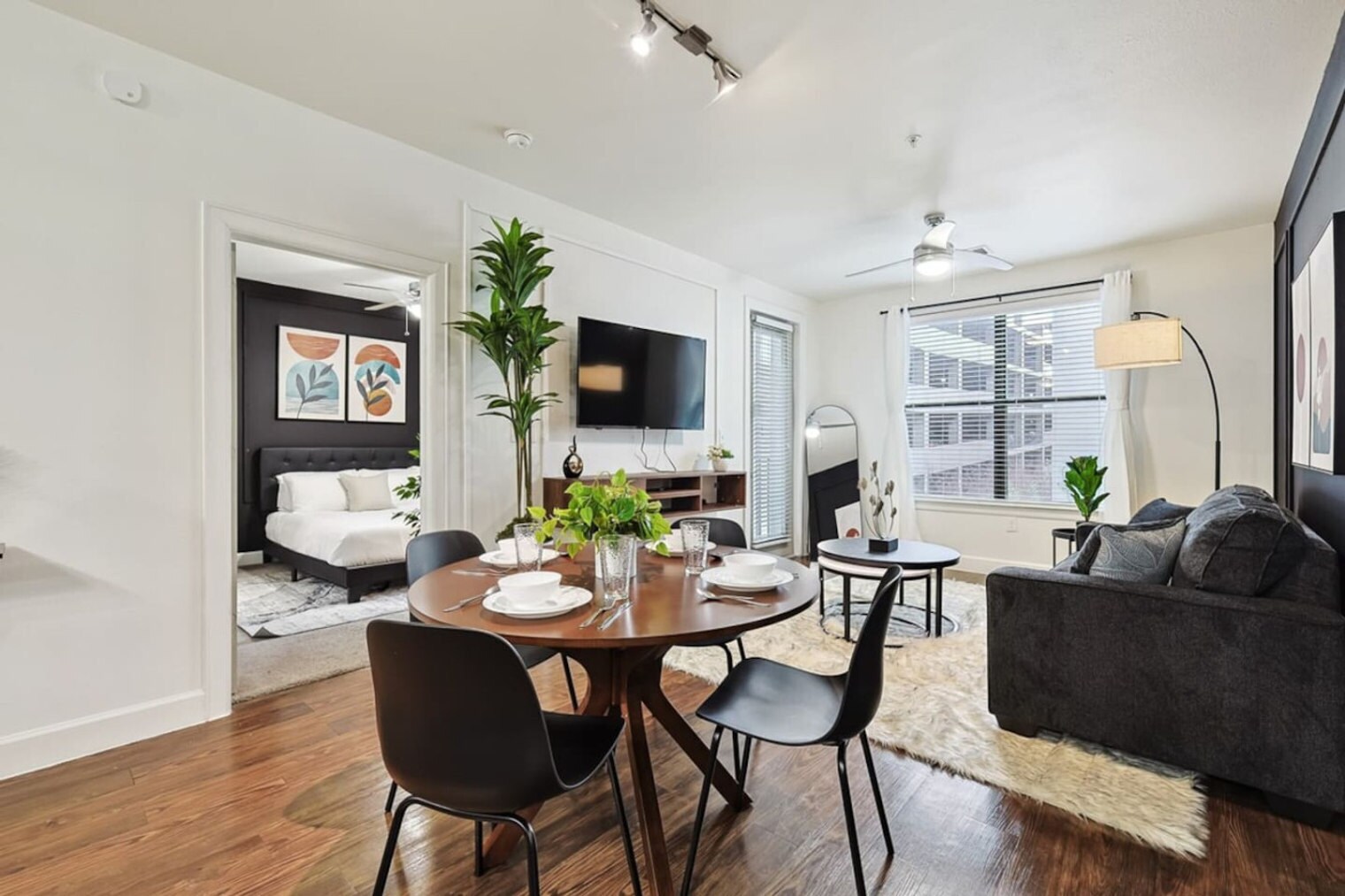 Building Photo - 5752 Town and Country Blvd