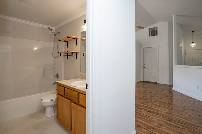 Building Photo - Exquisite 3-bedroom, 2-full bath Home in Puyallup