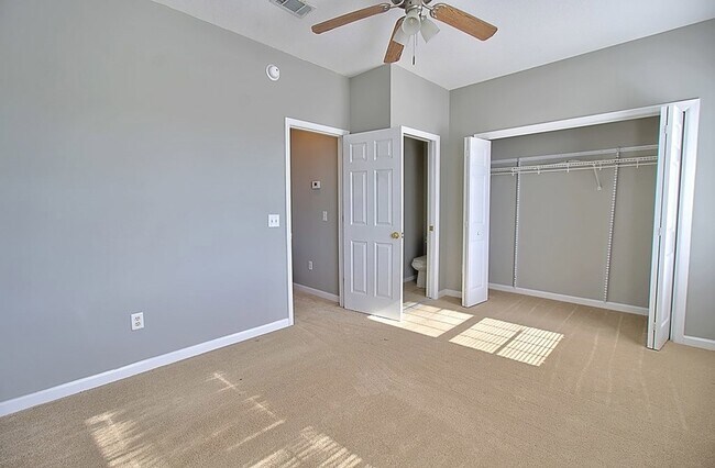 Building Photo - 127 Davila St