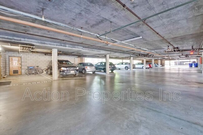 Building Photo - 2211 Latham St