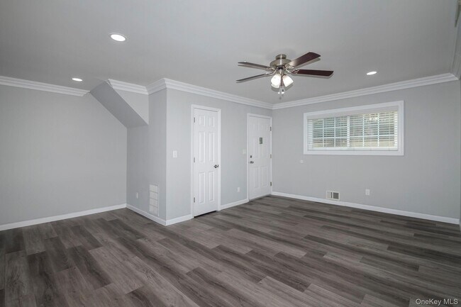 Building Photo - 5 Dark Hollow Rd