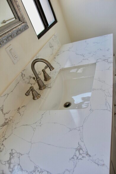 Building Photo - 1239 S Hudson Ave