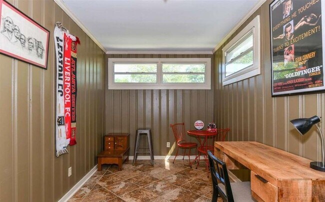 Building Photo - Beautiful three Bedroom One Bathroom For Rent
