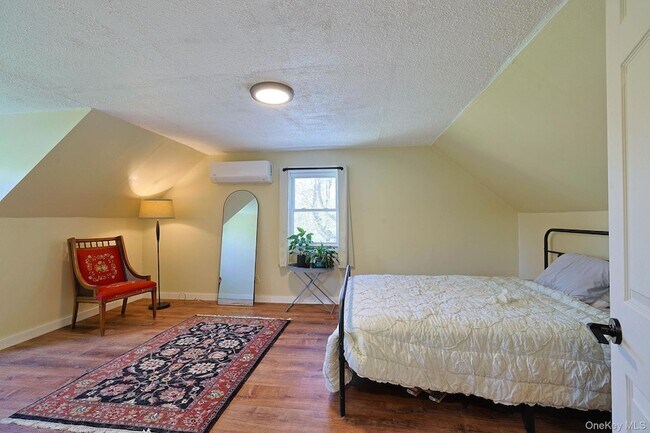 Building Photo - 1604 NY-9G