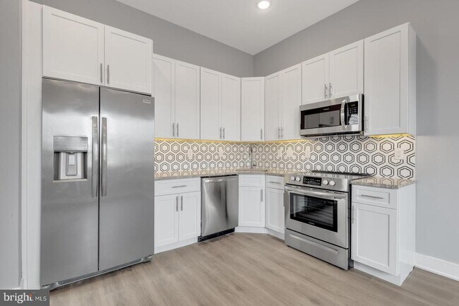 Building Photo - 2119 N Front St