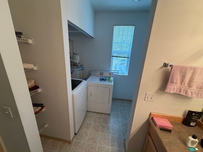 Building Photo - Private updated Large 2bed 2bath condo for rent!