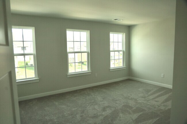 Building Photo - 1331 Darling Dr
