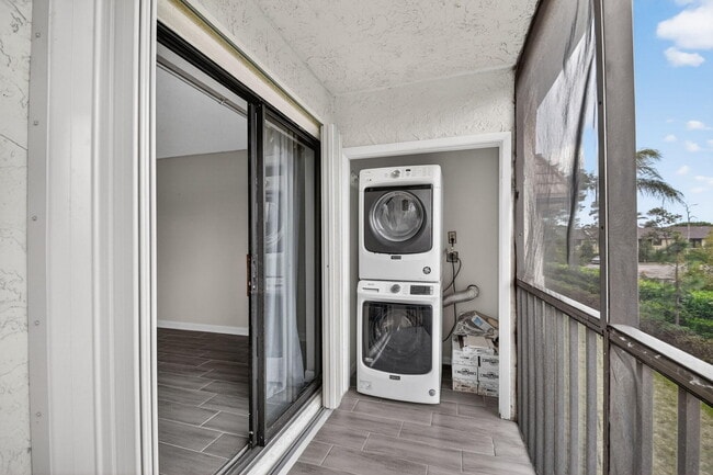 Building Photo - 7142 Golf Colony Ct