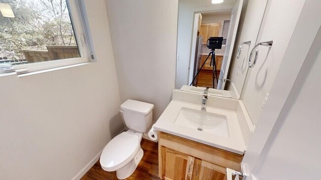 Building Photo - Modern Luxury Townhome: Convenient Urban L...