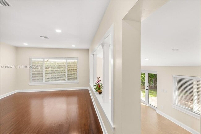 Building Photo - 140 Santander Ave