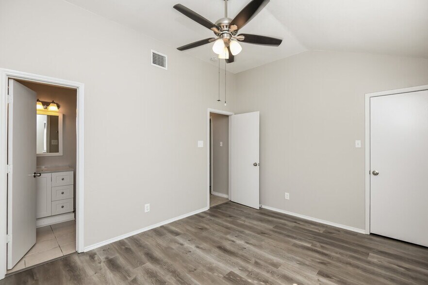 Building Photo - 6710 Silver Sage Dr