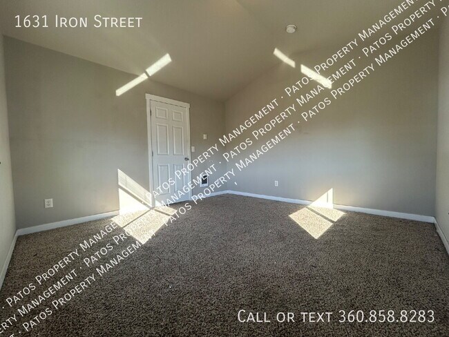 Building Photo - 1631 Iron St